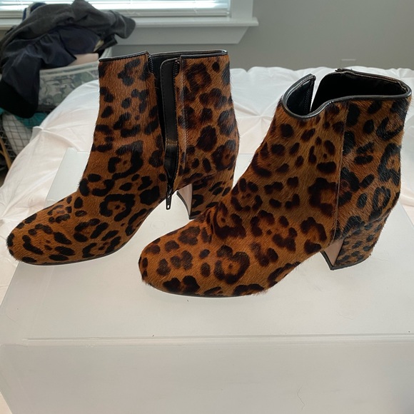 • SOLD • Leopard Zara booties - Picture 1 of 3